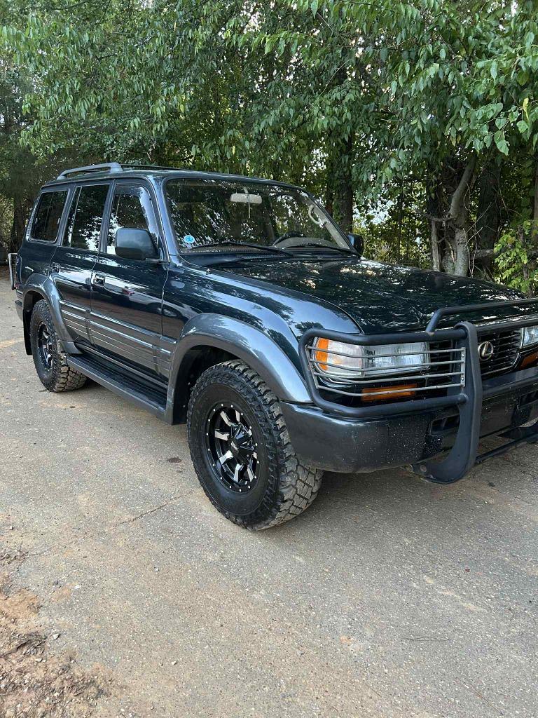 1997 Lexus LX 450's photo