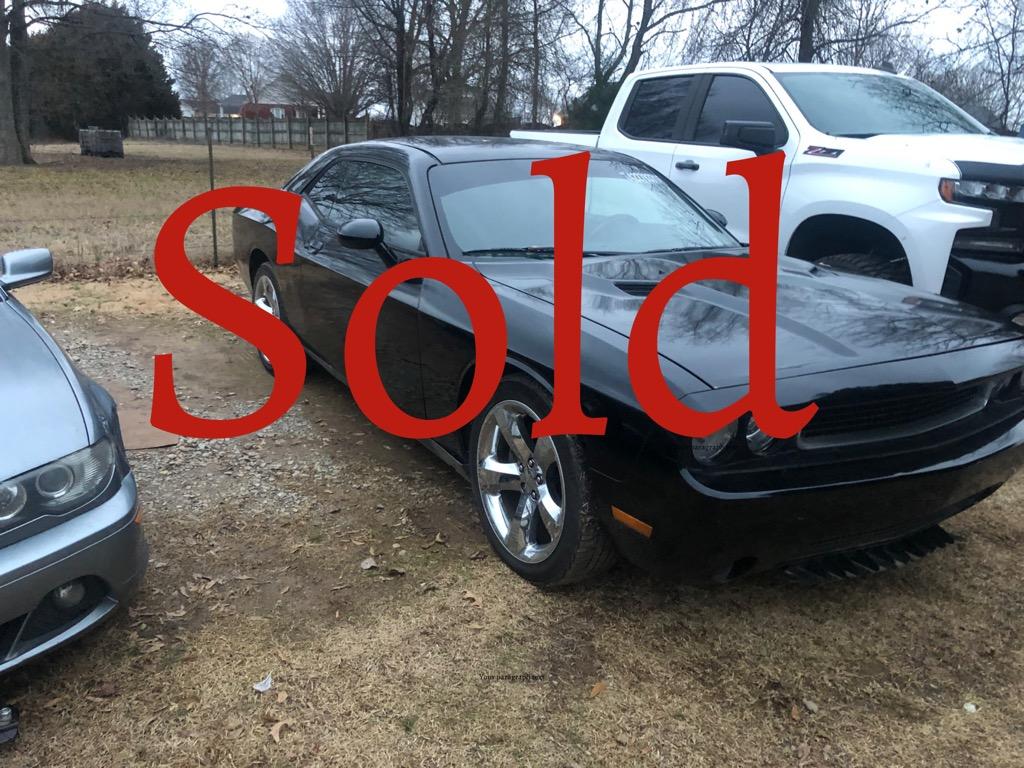 2014 Dodge Challenger SXT's photo